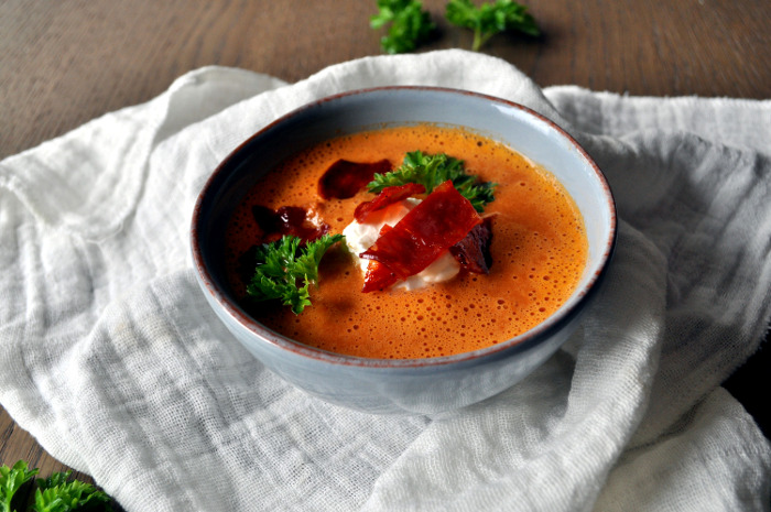 Tomatsuppe med mascarpone og chorizo