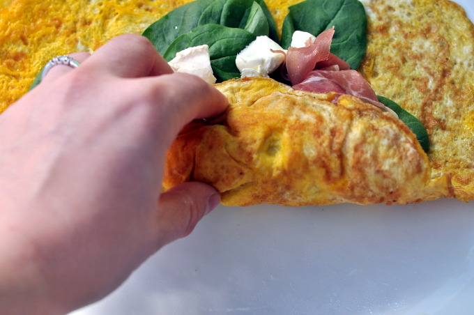 Omelettwraps med spekeskinke, kremost og spinat