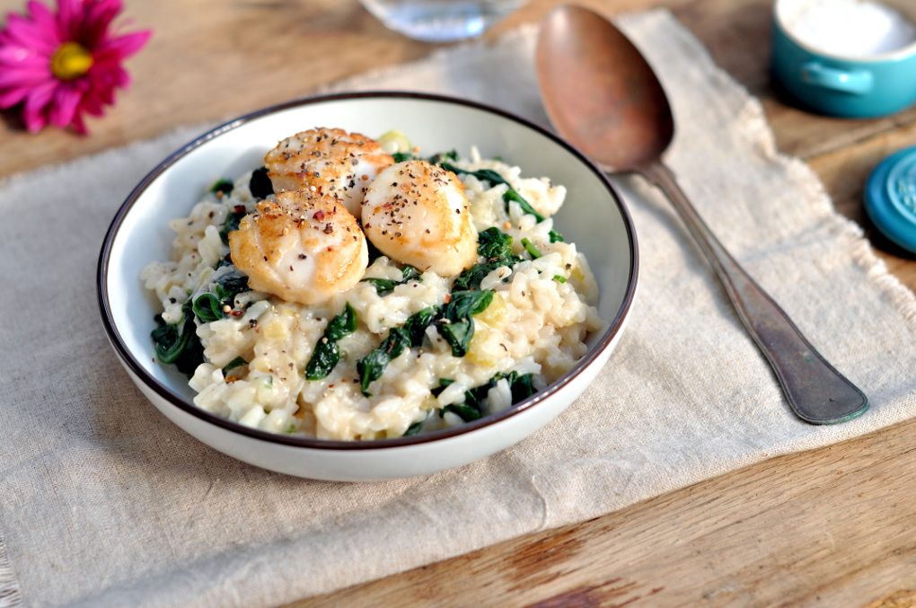Kremet risotto med kamskjell og spinat