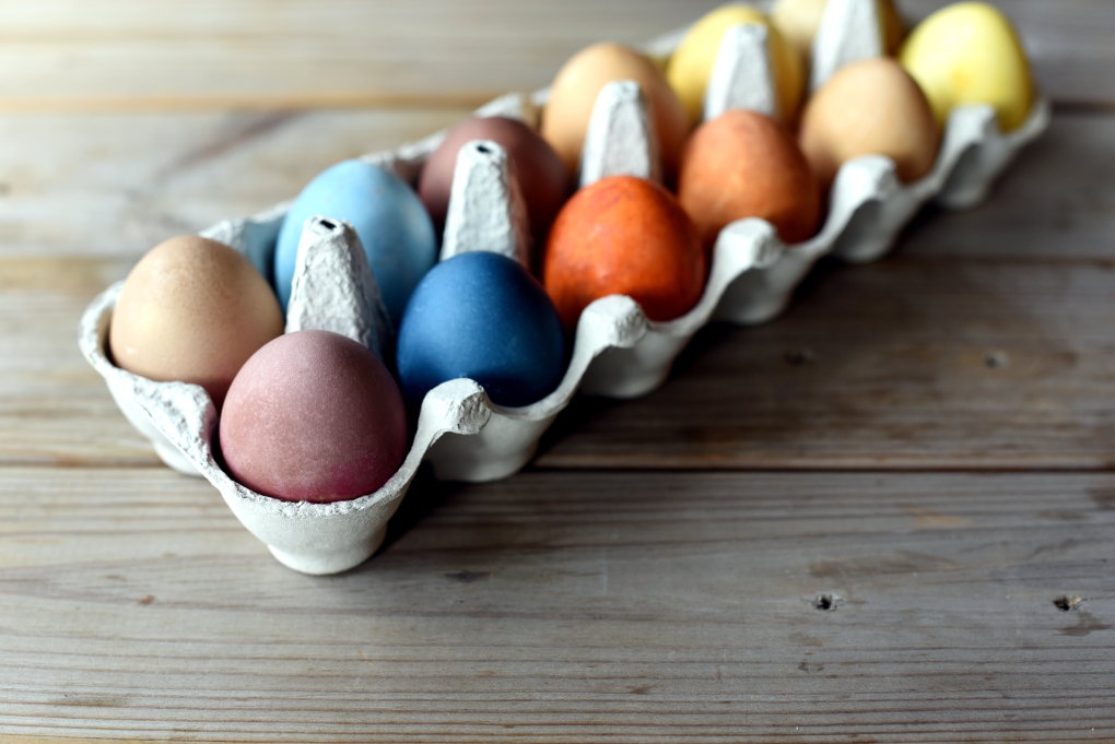 Farging av egg med naturlige farger