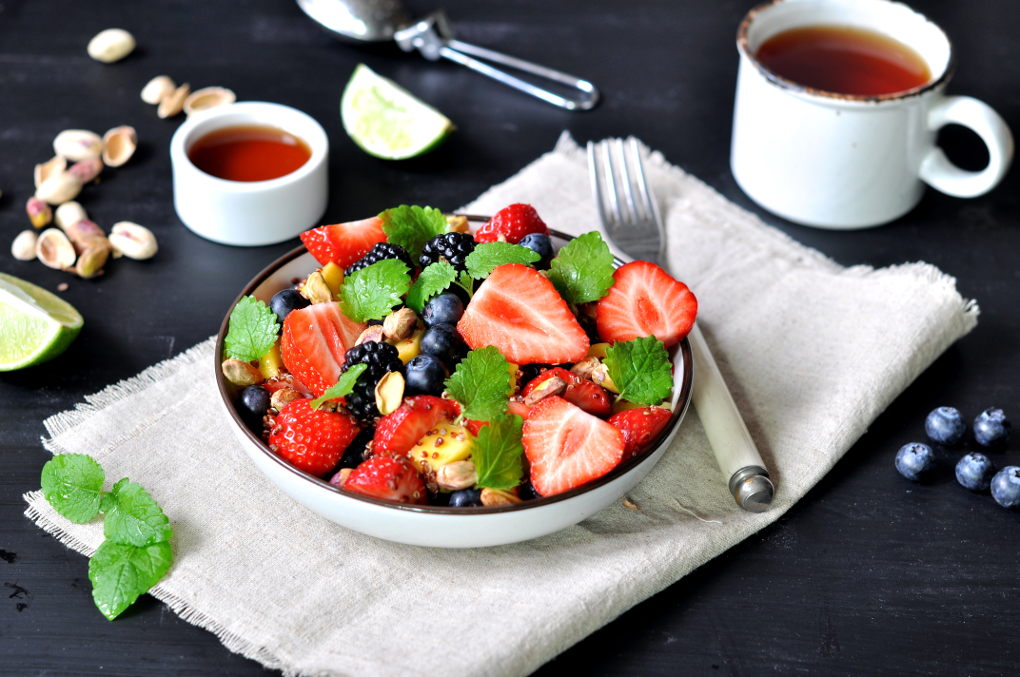 Fruktsalat med rød quinoa