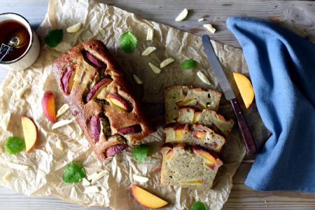 Bananbrød med fersken og hvit sjokolade