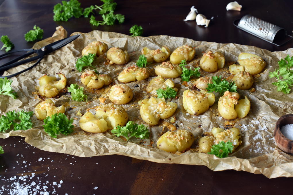 Heldigge småpoteter med hvitløk og parmesan