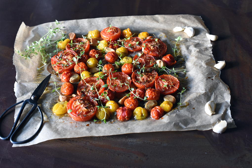 Ovnsbakte tomater med hvitløk og timian