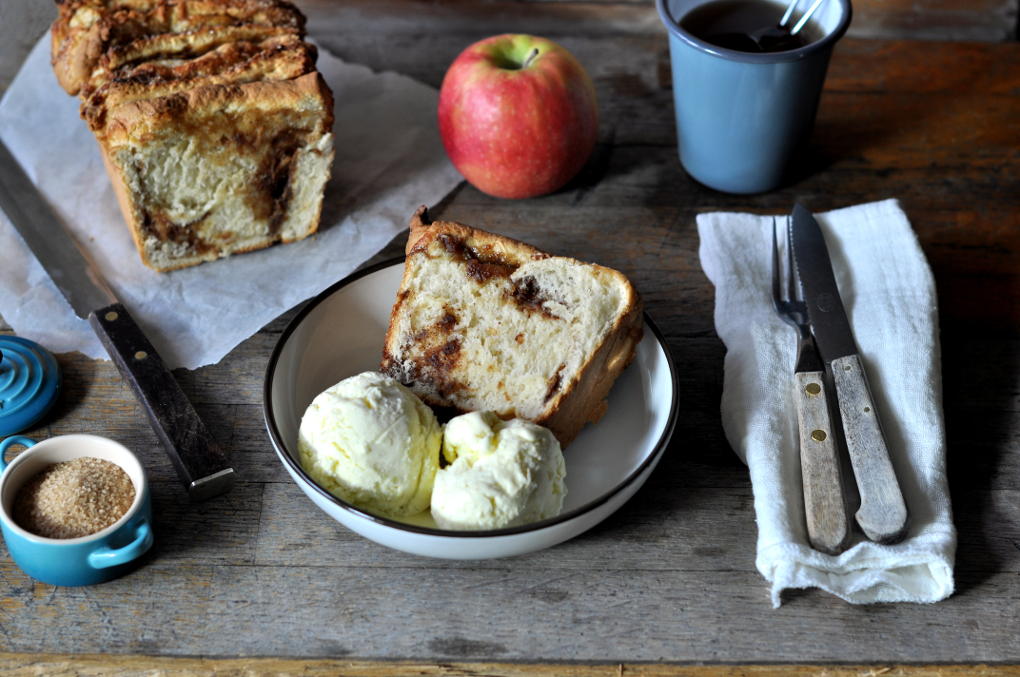 Søtt stablebrød med eple og kanel